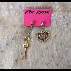 Betsey Johnson Heart / Key Earrings